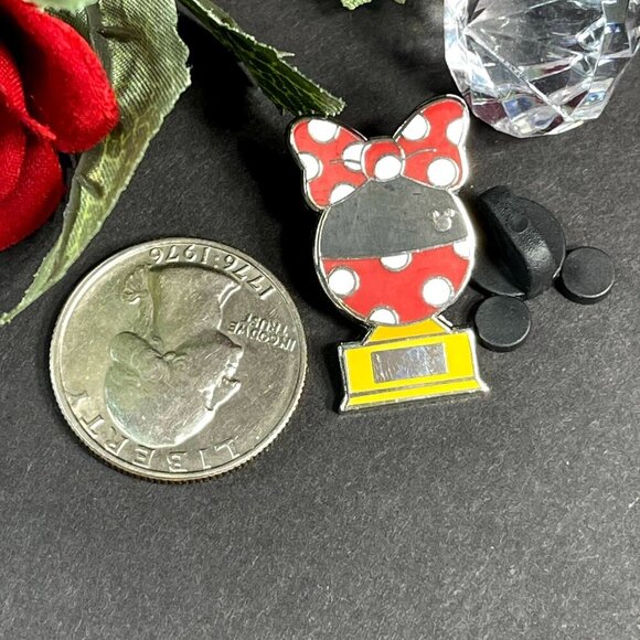 Disney Minnie Mouse Trading Pin Hidden Mickey Trophy Lapel Pin Brooch Jewelry - Picture 2 of 5